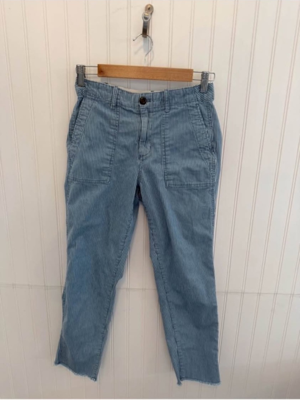 Gap Women’s pinstripe Straight Khaki size 2 jeans.